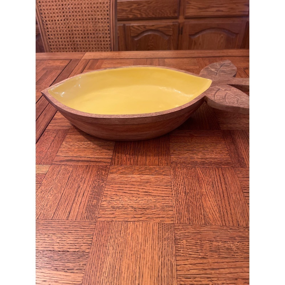 Wooden lemon shaped bowl with yellow inside - Picture 2 of 6
